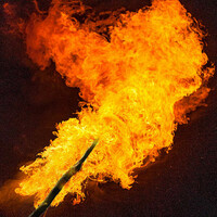 Un bastone ardente utilizzato nel lancio dell'incantesimo Fiamma.