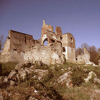 Il [[Monastero fortificato di Vanya]], noto anche come [[Tempio della Fiamma Ardente]], dopo la sua parziale distruzione operata nel [[anno 517|517]] ad opera della [[Gilda della Spada]].