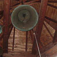 La campana di segnalazione della Corte di [[Madreselva]], all'interno della torre.