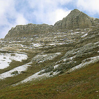 Immagine del [[Kaeloch]], zona montuosa dell'Heirligh ([[Corno del Tramonto]], [[Ducato di Surok]]).