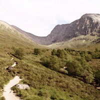 Immagine che ritrae il Valico di Mulligan, nella parte occidentale della Landa di Clough, a ridosso delle propaggini dell'Angelo di Pietra.